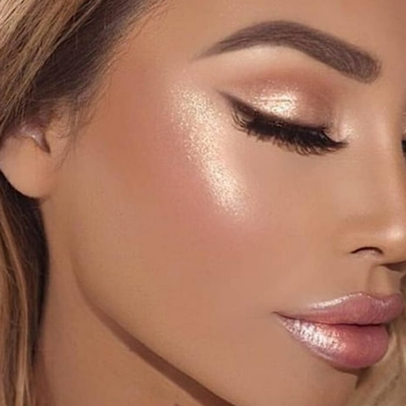 Too Faced Moon Crush Highlighter in Summer Moon (Bronzed Rose Gold) - Picture 5 of 15